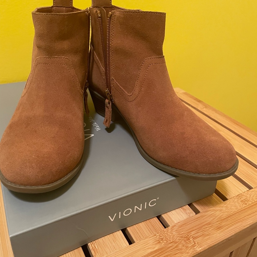 Vionic Vera Leather Stacked Heel Booties Toffee 6